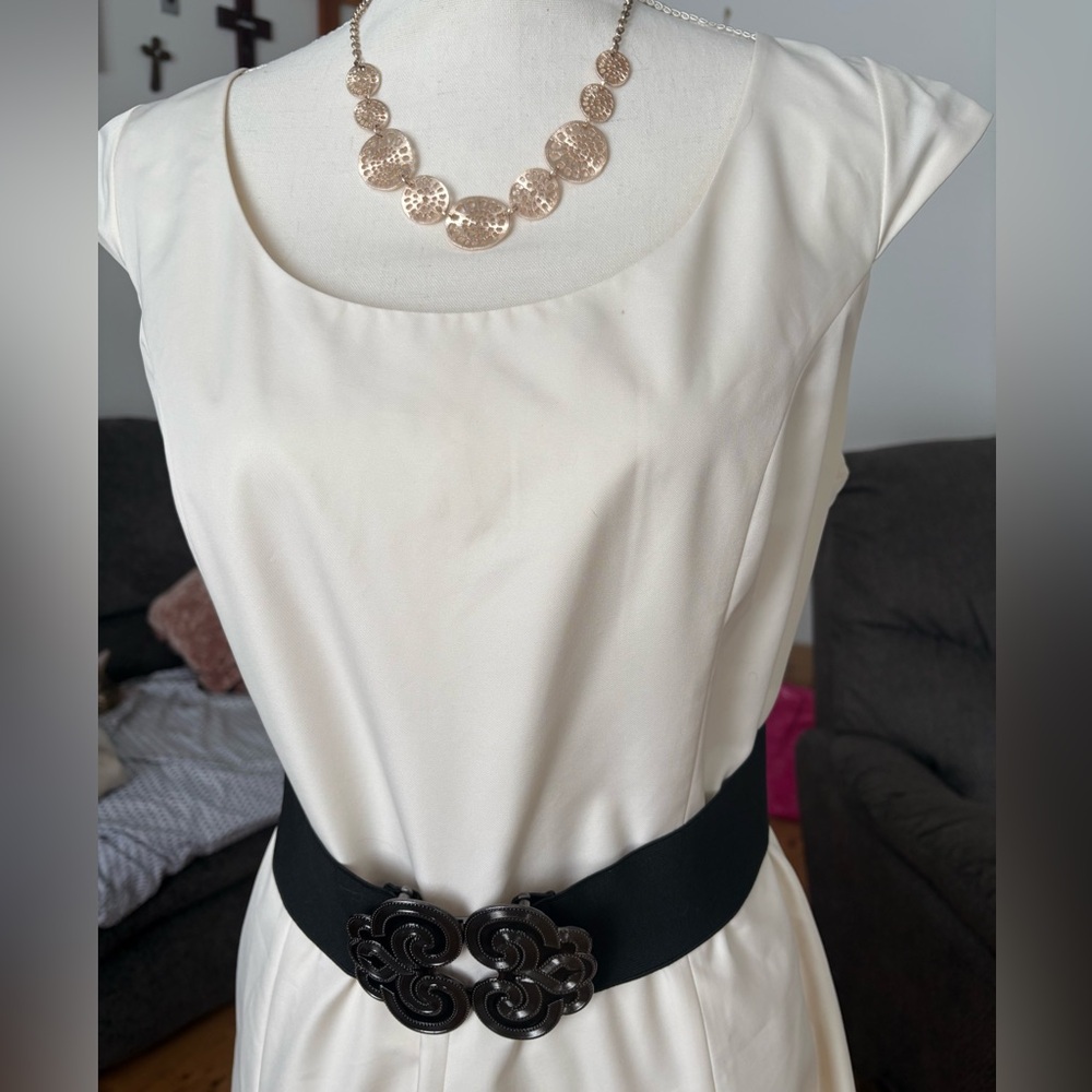 Isaac Mizrahi Dress. Cream colored